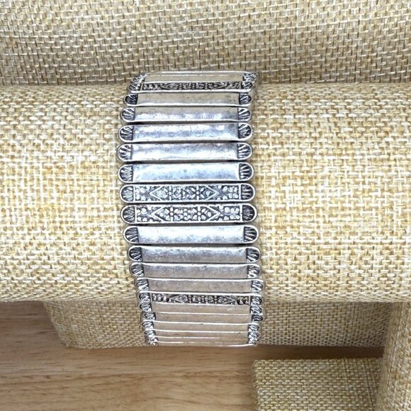 Lucky Brand Silver-Tone Vintage-Inspired Embossed Link Bracelet With Floral Acce - Picture 1 of 9